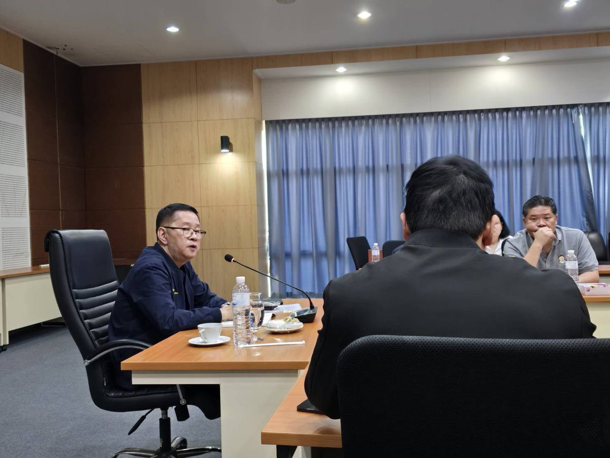 ในช่วงสายของวันนี้… 
หลังจากประชุมร่วมกับทางท่านนายกฯเสร็จ ทางผมได้มีการประชุมหารือร่วม กสทช. ปภ. และ ผู้ประกอบการเครือข่ายโทรคมนาคมกันต่อ เพื่อแก้ไขความผิดพลาดที่เกิดขึ้น ผมได้สั่งการให้ดำเนินการส่งข้อความแจ้งเตือนภัยถึงประชาชนให้เร็วขึ้น ทันเวลาและทั่วถึง ตามคำสั่งท่านนายกฯ