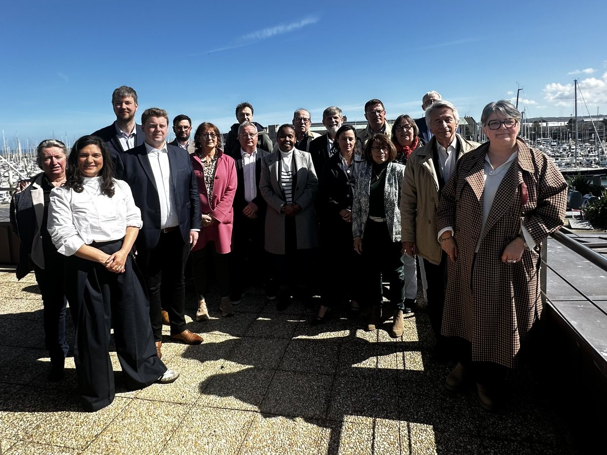 GaucheNormande's tweet image. À Cherbourg-en-Cotentin pour un séminaire commun avec les élus du @gse_cd50, en présence du Maire et de nos parlementaires.
Ensemble, nous travaillons sur les grands enjeux manchois et normands : LNPN, mobilité, transition écologique, aménagement et soutien aux communes.