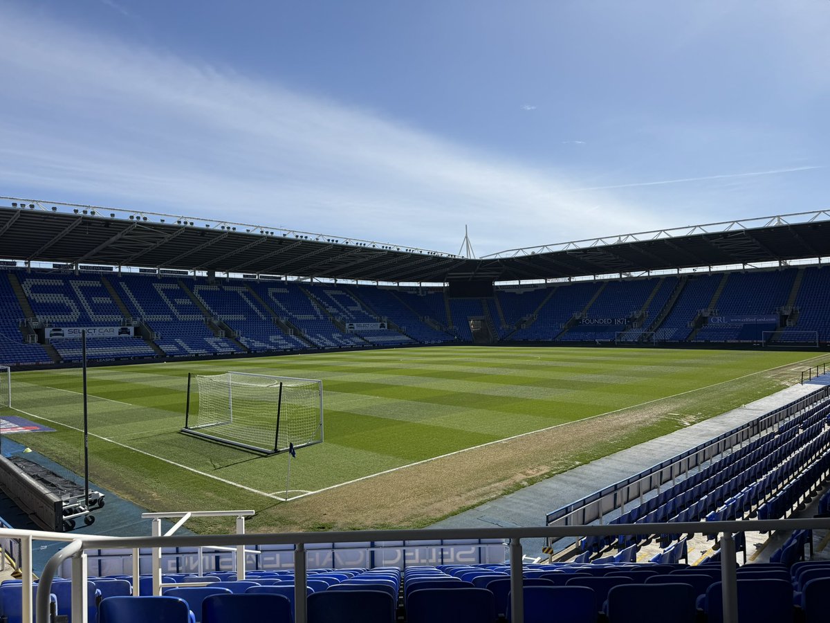 ample_4's tweet image. and my first post in a while goes to #readingfc 6 days post marathon and some good weather and the pitch is slowly on its way back! Good weeks work with @RFCD106 and the part timers 👀👀 @AWaugh93 @stabler_james