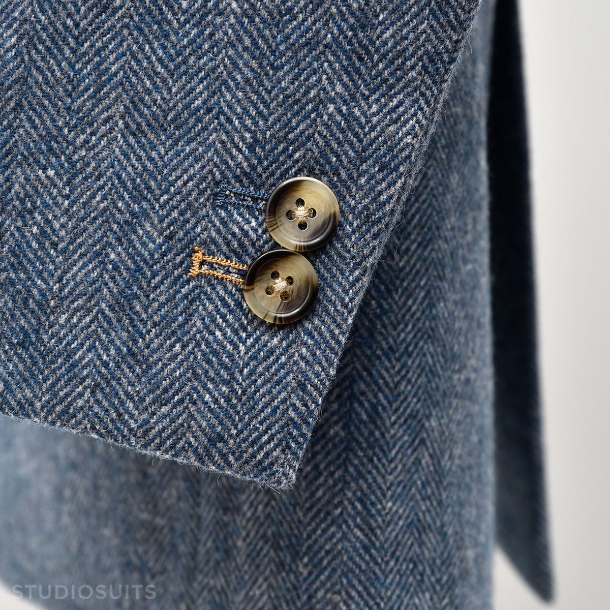 StudioSuits's tweet image. Customer Order Spotlight!
Jacket commissioned by our Client from Delaware.
Power up your persona with the Pranto Style Jacket where edge meets flair.
Shop for this style here👉 t.ly/ZydmH
#studiosuits #studiosuitscollection #MensFashion #JacketStyle #Pranto #Tweed