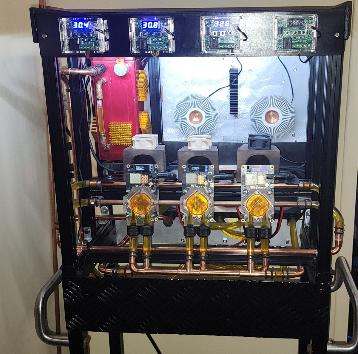 Axe Torture Rack Lit 🔥