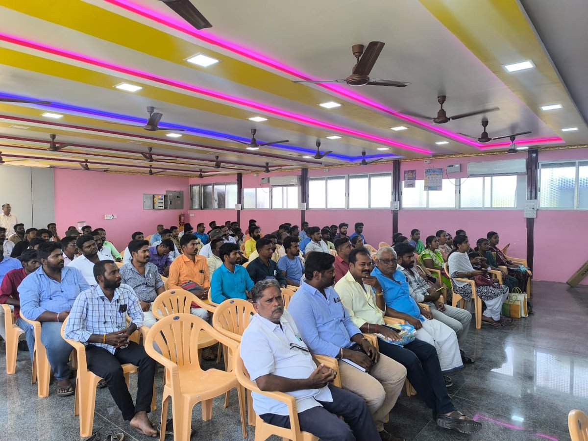MANIMARAN04's tweet photo. மாவட்ட  VLE கள் work shop கூட்டம் நாயுடு மஹாலில் மாவட்ட மேலாளர் திரு.சரவணன் தலைமையில் நடந்தது.
நிகழ்ச்சியில் CSC State Head திரு. வினோத் குரியகோஸ் மற்றும் State Coordinator திரு. வெங்கட்ராமன் கலந்துக்கொண்டு வழிக்காட்டினார்கள்.

#CSC #Digital india #Kallakurichi 

@csc_south https://t.co/JTdEt5ABmx