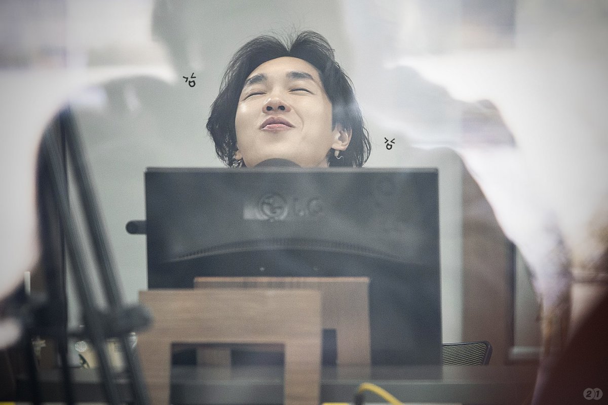 220618 / 250329 브런치카페 #이석훈

어른남성은 커피가 쓰다고 하고
말랑이는 카페인 수혈 지대로 하는중 ,,