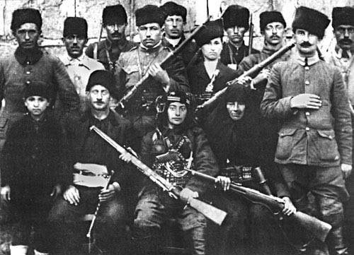 Kara Fatma Maraşlı değil Erzurumlu. 

Ve Kürt de asla değil kadın TÜRK.
