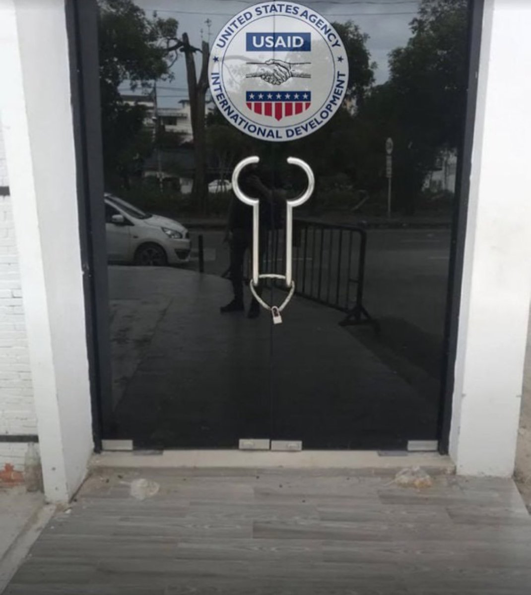 The US State Department has announced the official closure of the USAID agency. Some of its functions will be transferred to the State Department by July 1.

I don't know the author of this photo, but it fully reflects the meaning of what is happening