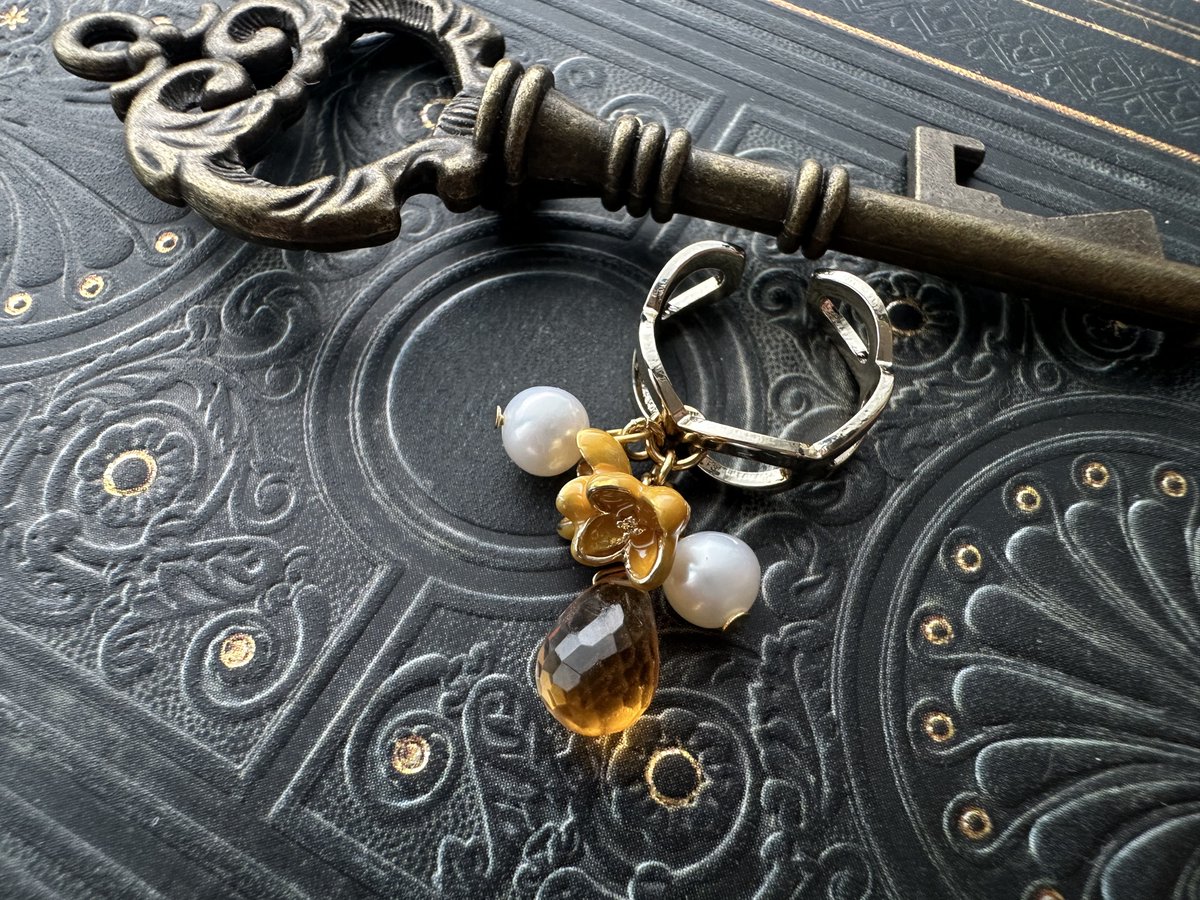 ♪( ´▽｀)いつか、オリジナルのアクセサリーを作る為に持っていた、ダイヤモンド Amazon | 5個 ダイヤモンドアート ダイヤモンドビーズ塗装キット