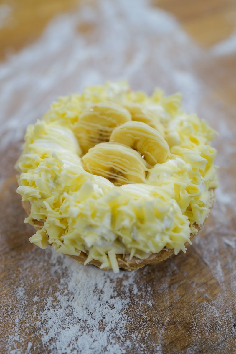 Golden, creamy, and downright dreamy. 🍌✨ Who wants a banana cream tart?!