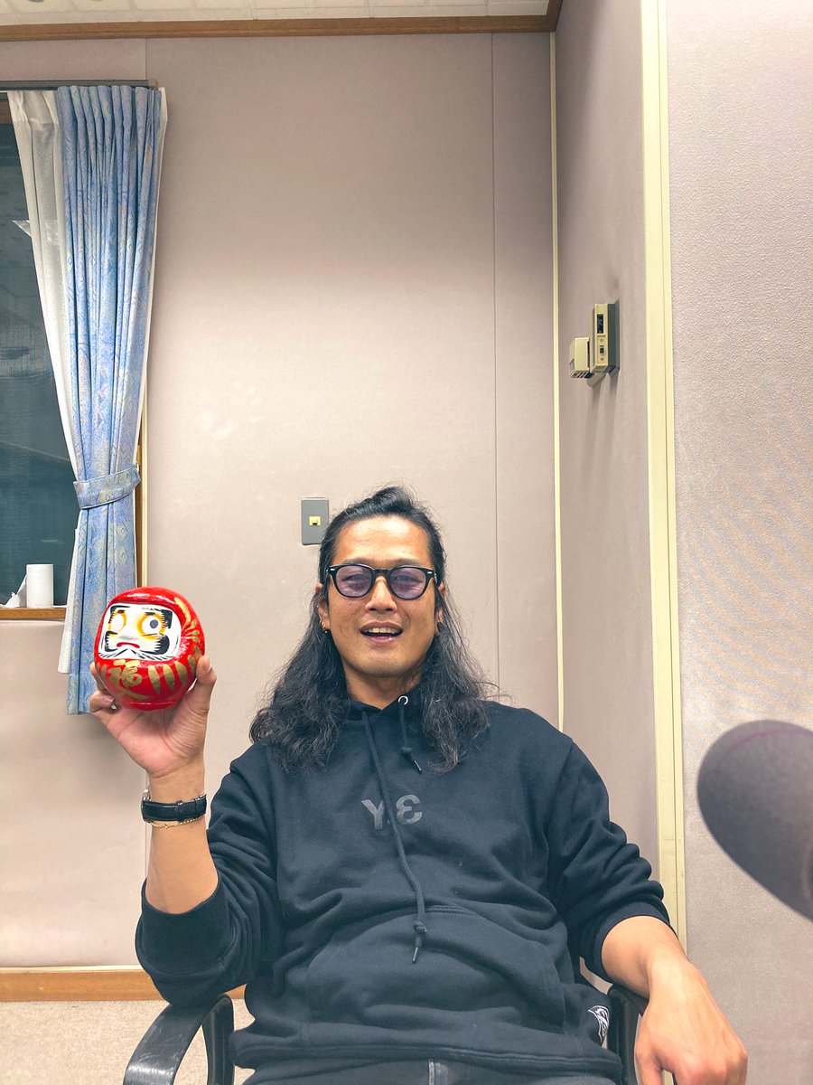 ibs_otoko's tweet photo. 村田さん到着！
生放送まであと1時間半！
これから準備します〜

#土曜の漢 https://t.co/qWj79iJBmT