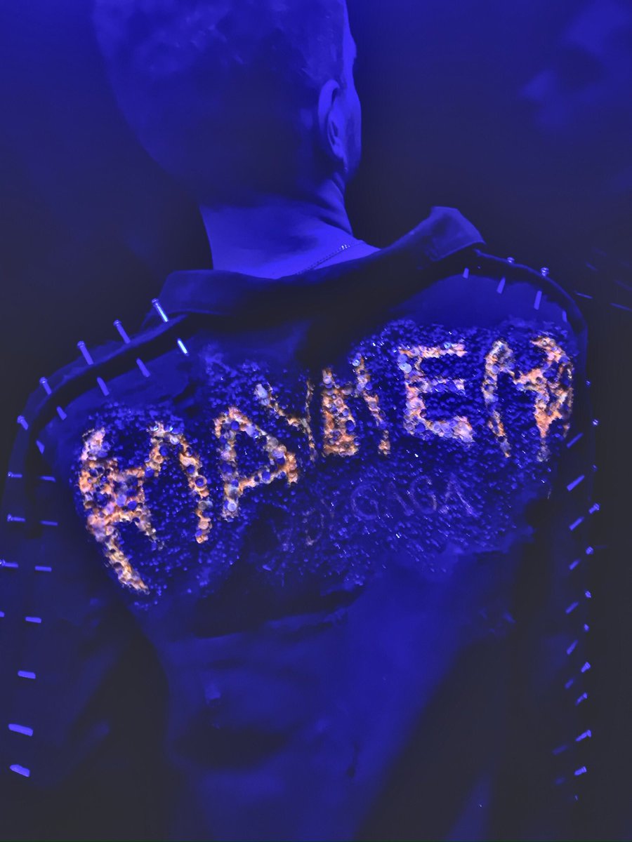 Eu_VELOSO_'s tweet photo. MayheM… ahhh como é bom ser fã da Lady Gaga e poder fazer qualquer loucura em uma peça de roupa sem precisar ter justo motivo! 

Paws Up… 🙃 https://t.co/Q5hsR2WV7Z