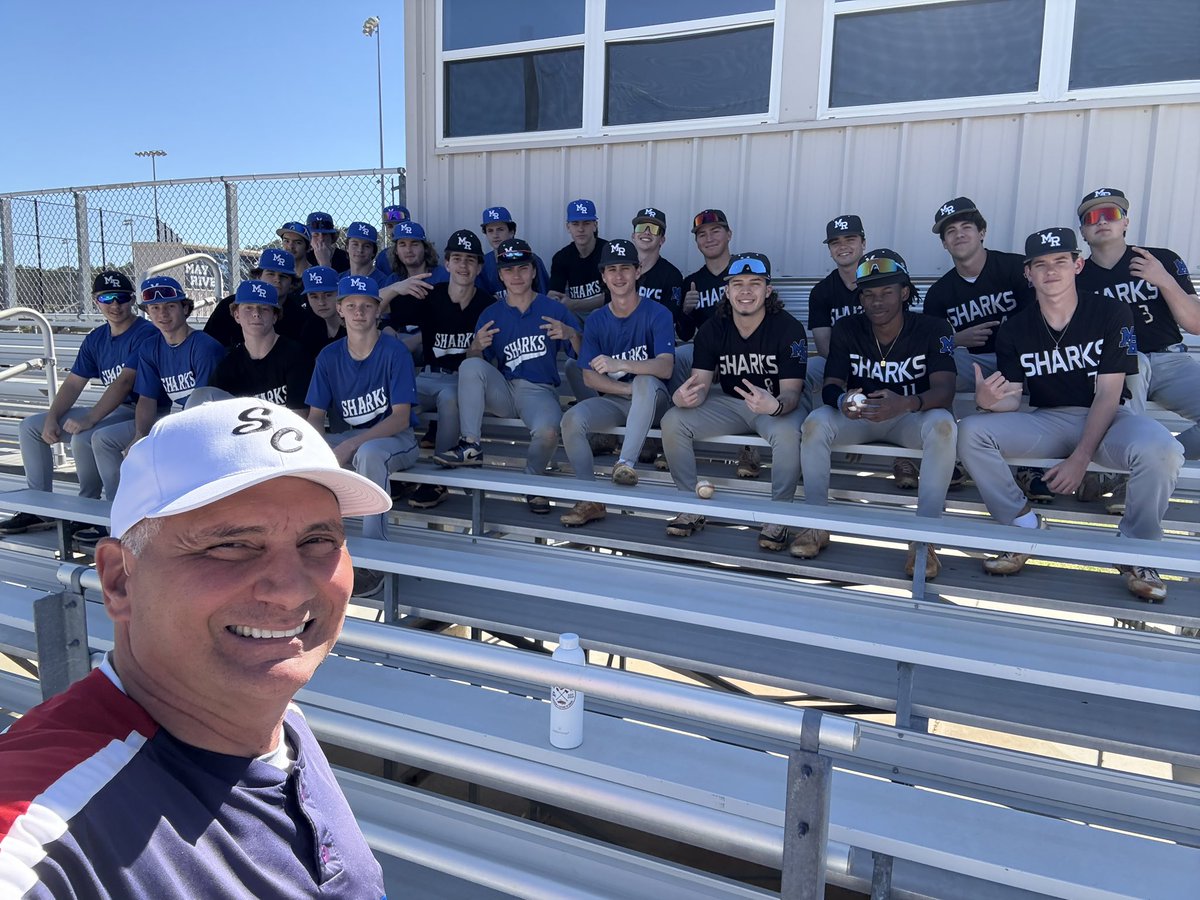 SouthCoastalFCA's tweet photo. Serving our coaches &amp; athletes #TeamFCA - More than winning. Training up students to be strong &amp; courageous in The Lord. https://t.co/xKlqSs80HU