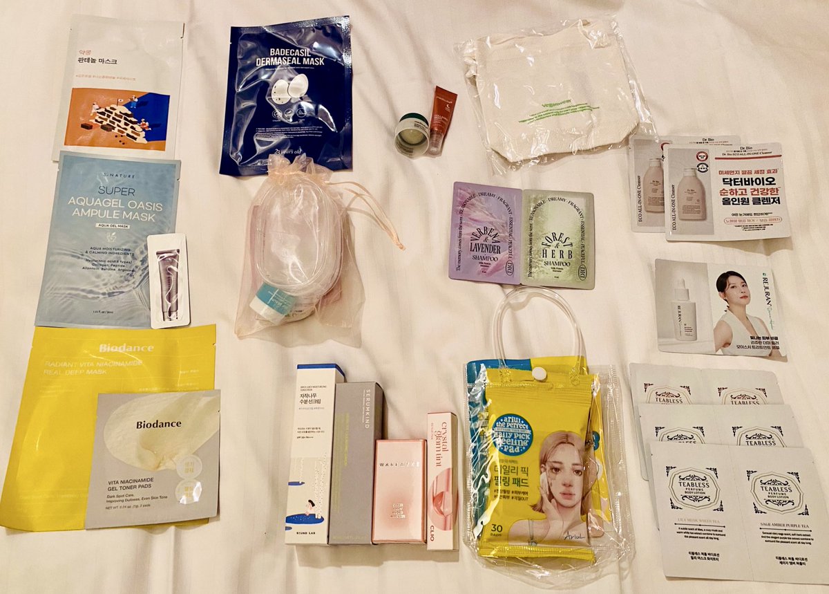 so_cosin's tweet photo. K-COSME 戦利品
Dr.Gとイージーデュー以外はゲット
特別当たったのはwakemakeぐらい？

スタンプラリーのプレゼントは白とオレンジのパックです。

#Kcosmefestival 
#Kcosme 
#kcos 
#戦利品 https://t.co/7y4feEYh6j