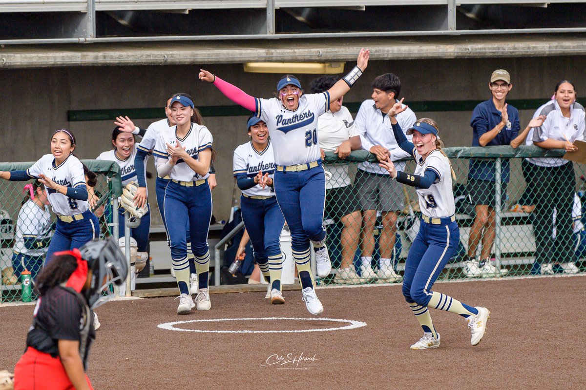 O’Connor HS Athletics (@ocathletics1819) on Twitter photo When you wake up and realize you've got an undefeated district record after a Friday night WIN! 🙌
OC-8
Harlan-1
📷 C. Hermesch l All heart. All fight. #GoPanthers When you wake up and realize you've got an undefeated district record after a Friday night WIN! 🙌
OC-8
Harlan-1
📷 C. Hermesch l All heart. All fight. #GoPanthers