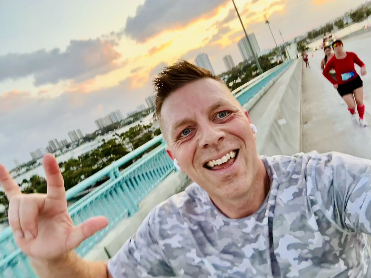 rossdjblack's tweet photo. 13.1 Done at the Run Singer Island Half Marathon. Great run. Thought of my precious family each step of the way. https://t.co/KsGKmHTOif