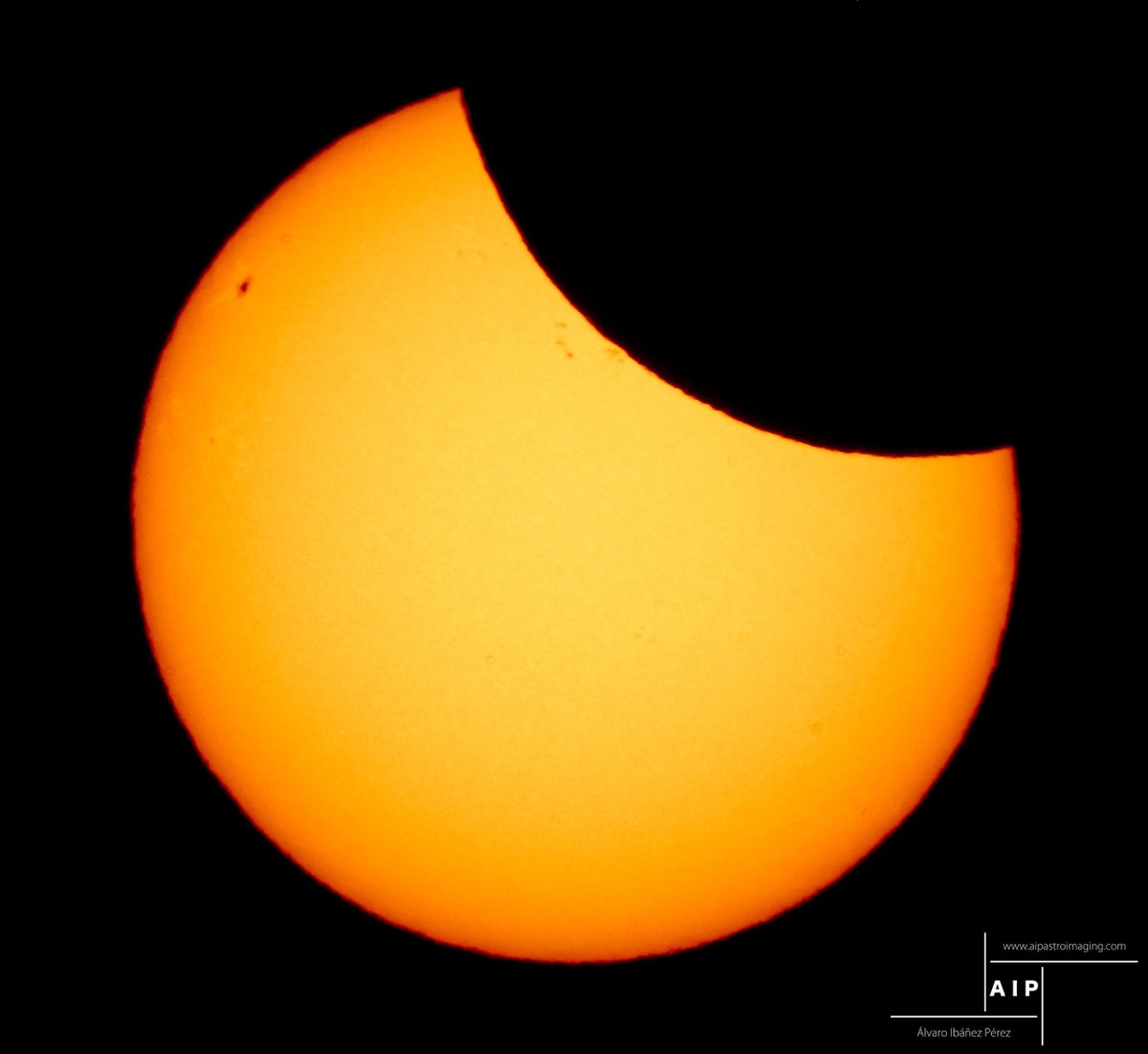El máximo del eclipse de hoy 29 de Marzo del 2025 desde Madrid.

Un buen precalentamiento para el tren de eclipses del 2026/2027/2028
