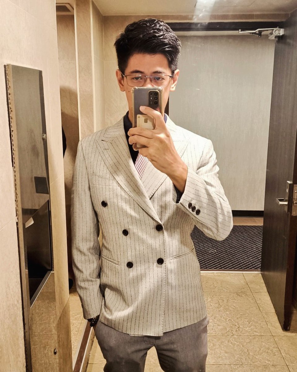 這西裝外套好看嗎？