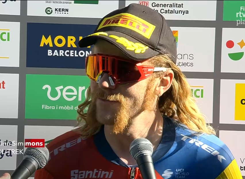 gzlz11's tweet photo. El look Hulk Hogan del vencedor es ideal para resumir lo WTF que ha sido la etapa: https://t.co/Rbc6uijD7h