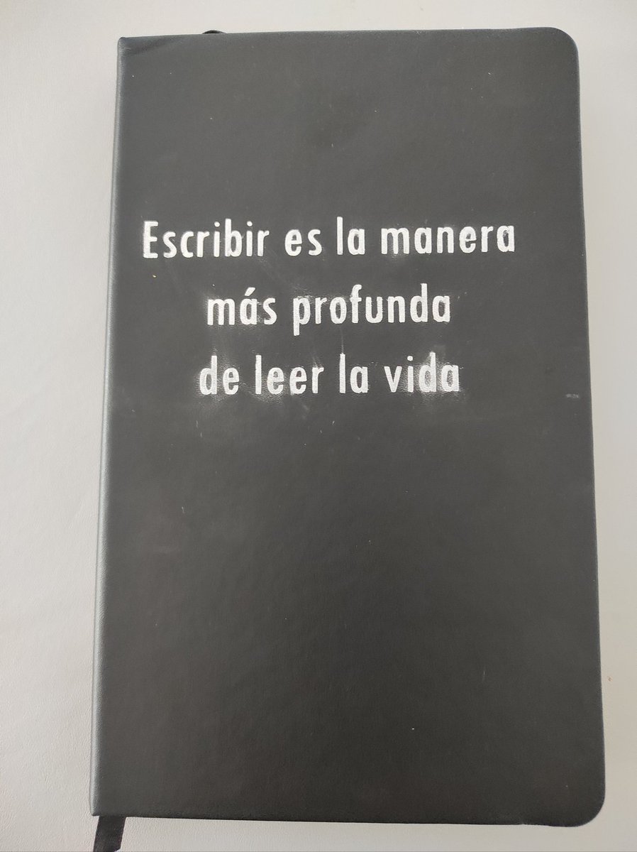 María Navarro Asín tweet media