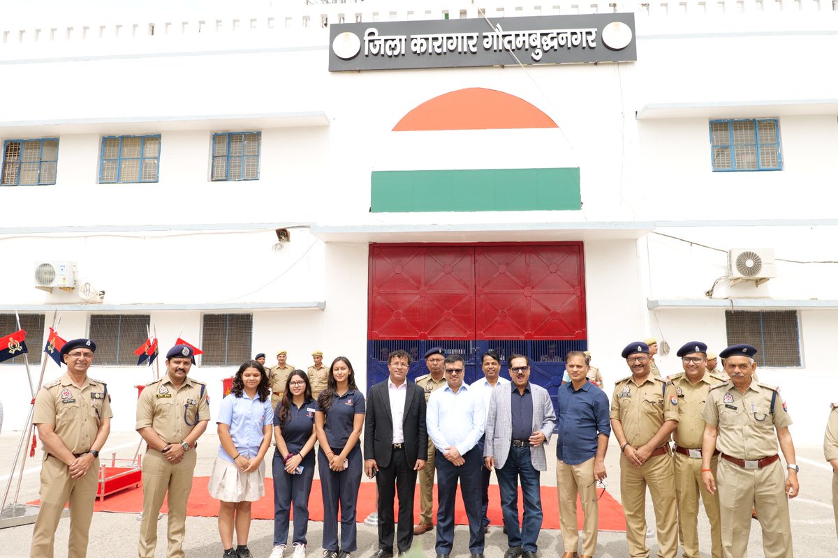 News1IndiaTweet's tweet image. #Noida 

प्रमुख सचिव कारागार ने जिला कारागार गौतम बुद्ध नगर का किया निरीक्षण

कारागार के मुख्य द्वार पर अनिल गर्ग को दिया गया गार्ड ऑफ ऑनर

यूपी कारागार की पहली डिजिटल लाइब्रेरी का किया शुभारंभ 

कैदियों को किताबें पढ़ने के साथ मोटिवेशनल कंटेंट देखने का मौका भी मिलेगा

लाइब्रेरी…