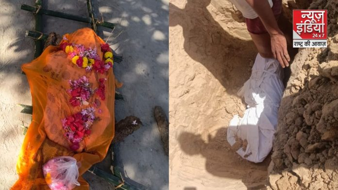 newsindia24x7_'s tweet photo. नम आंखों से ग्रामीणों ने दी मृत बंदर को श्रद्धांजलि, हिंदू रीति-रिवाजों के साथ निकाली शव यात्रा
#MonkeyFuneral #EmotionalFarewell #VillageTribute #HinduRituals #RespectForAnimals #Compassion #UniqueTradition
https://t.co/yxjiXkwmmr https://t.co/tvq3SflEGv