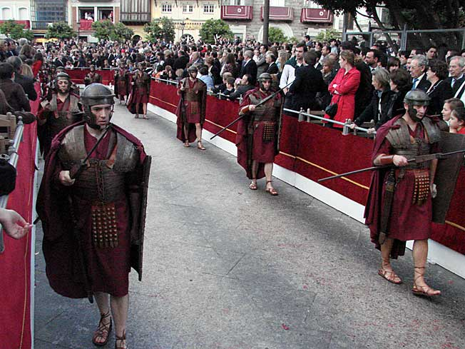 PasyEsp's tweet photo. [#PYE388]

LOS GUARDIAS DE LA SEMANA SANTA. Esta noche viviremos una entrevista muy especial con miembros de la Guardia Judía @MilagrosaHdad, de la Guardia Romana @StoEntierro_Sev y de la Centuria Romana Macarena @Hdad_Macarena. ¡Desde las 22h en @neofm_es!

#TDSCofrade https://t.co/JUlUkHWQkm
