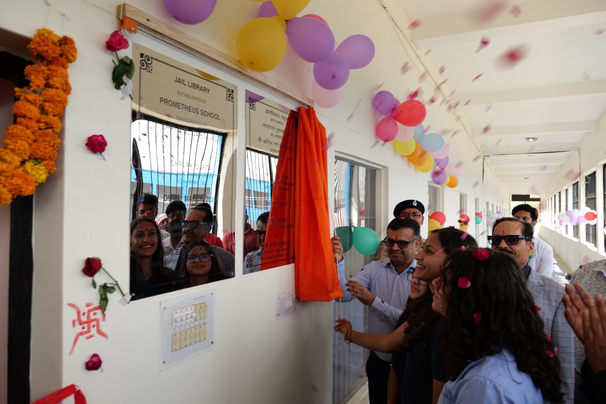 News1IndiaTweet's tweet image. #Noida 

प्रमुख सचिव कारागार ने जिला कारागार गौतम बुद्ध नगर का किया निरीक्षण

कारागार के मुख्य द्वार पर अनिल गर्ग को दिया गया गार्ड ऑफ ऑनर

यूपी कारागार की पहली डिजिटल लाइब्रेरी का किया शुभारंभ 

कैदियों को किताबें पढ़ने के साथ मोटिवेशनल कंटेंट देखने का मौका भी मिलेगा

लाइब्रेरी…