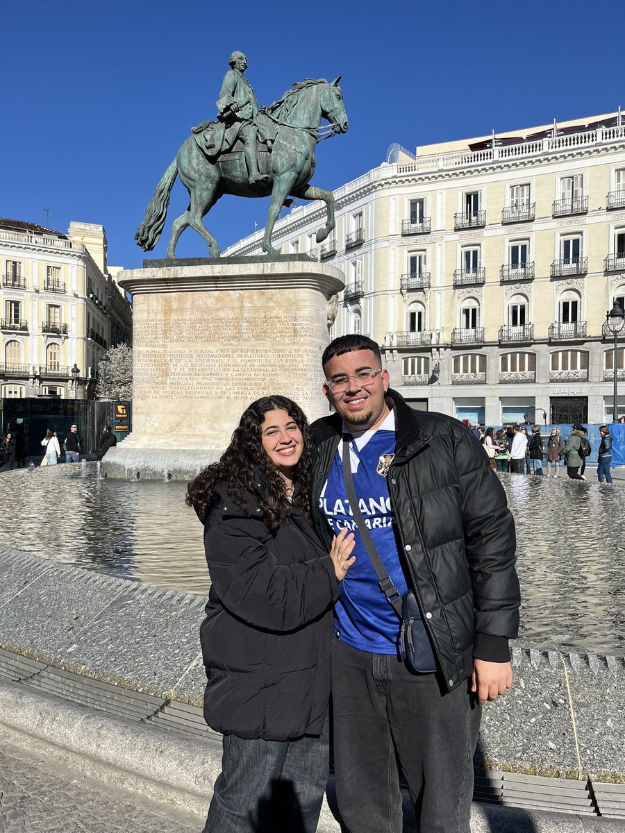 hectorpanzon_'s tweet photo. Ya que el tour de “ultimos dias en 2014” no pasa por Tenerife y mi novia y yo llevamos años siguiéndolo, tuvimos que coger un vuelo y venirnos a Madrid a verlo.

@raul_clyde rúlate algo de merch que nos quedamos sin stock la última vez en la web😤 https://t.co/0xx4nv5ZYj