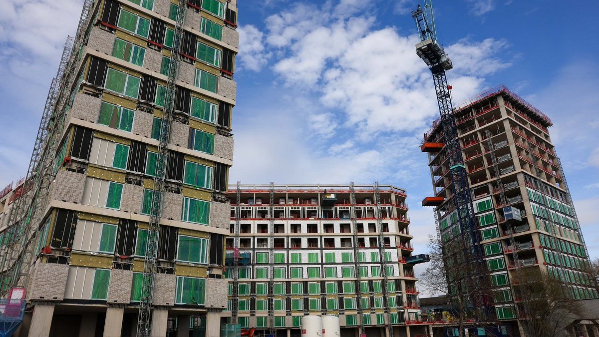 The Business Magazine - South West & West Midlands (@bizinnovatemag) on Twitter photo Bristol development which comprises more than 700 student rooms tops out 🏢🎓
<a href="/_StudioHIVE/">StudioHIVE</a> <a href="/ConstructionHG/">H G Construction Ltd</a> #property #construction #students #education #accommodation #studentaccom #bristolnews #bristolhour #businessnews #businessintelligence
insidermedia.com/news/south-wes… Bristol development which comprises more than 700 student rooms tops out 🏢🎓
<a href="/_StudioHIVE/">StudioHIVE</a> <a href="/ConstructionHG/">H G Construction Ltd</a> #property #construction #students #education #accommodation #studentaccom #bristolnews #bristolhour #businessnews #businessintelligence
insidermedia.com/news/south-wes…