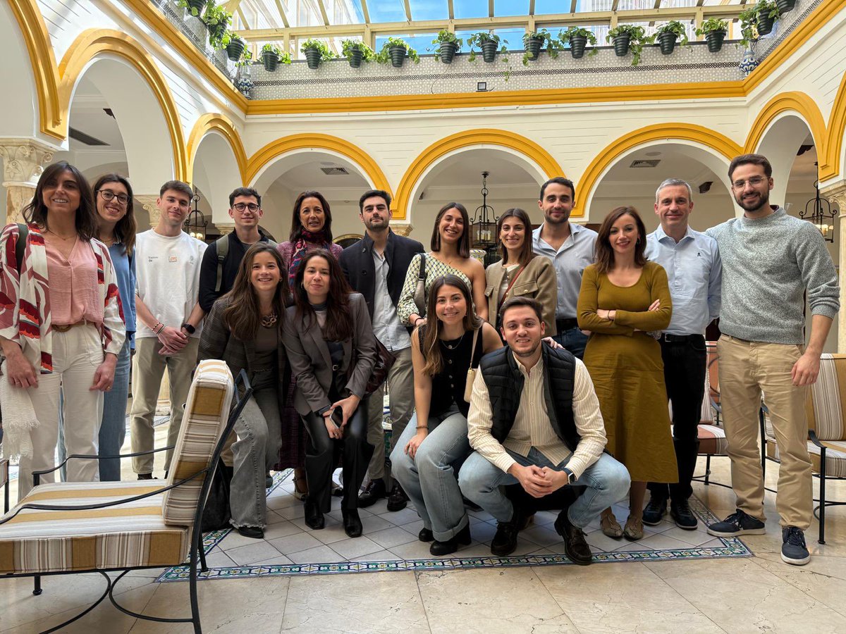 LipidMIR (@lipidmir) on Twitter photo Terminamos la terecera temporada de #lipidMiR en #Sevilla
Gracias a todos los resis y tutores locales por hacer de esta reunión un encuentro para mejorar el abordaje del paciente con EVA
<a href="/preventiva_SEC/">Cardiología Preventiva</a> <a href="/secardiologia/">Soc Esp Cardiología</a> <a href="/MAROSFO/">Rosa Fernandez</a> <a href="/acorderofort/">Alberto Cordero</a> <a href="/ArmandoOterino/">Armando Oterino Manzanas</a> <a href="/MiriamMartinTo1/">Míriam Martín Toro</a> Terminamos la terecera temporada de #lipidMiR en #Sevilla
Gracias a todos los resis y tutores locales por hacer de esta reunión un encuentro para mejorar el abordaje del paciente con EVA
<a href="/preventiva_SEC/">Cardiología Preventiva</a> <a href="/secardiologia/">Soc Esp Cardiología</a> <a href="/MAROSFO/">Rosa Fernandez</a> <a href="/acorderofort/">Alberto Cordero</a> <a href="/ArmandoOterino/">Armando Oterino Manzanas</a> <a href="/MiriamMartinTo1/">Míriam Martín Toro</a>