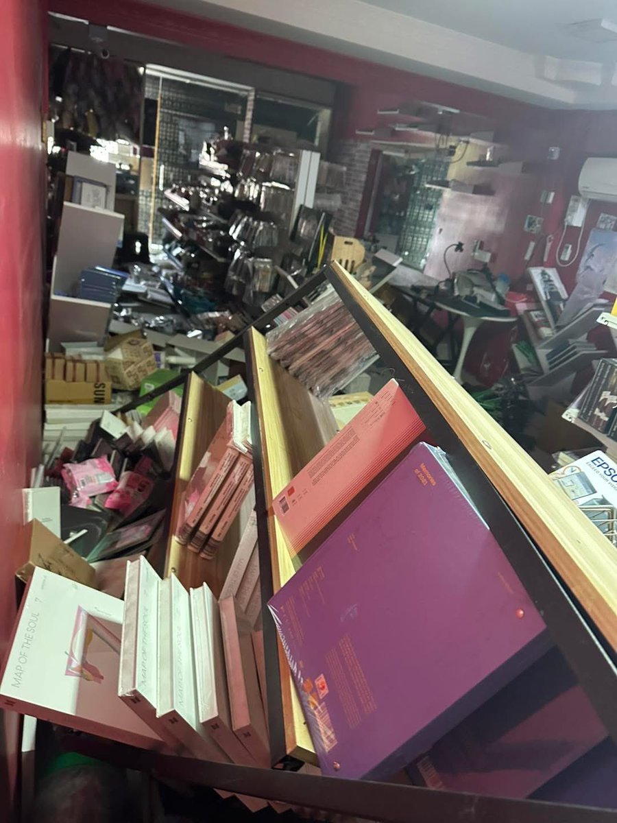 drewsrestinghrs's tweet photo. If you’re a K-pop fan, you’ll understand how much it hurts to see these pics

#WhatsHappeningInMyanmar
#Sagaing #HelpMyanmarRecover
#MyanmarEarthquake https://t.co/lW19J6xt9A