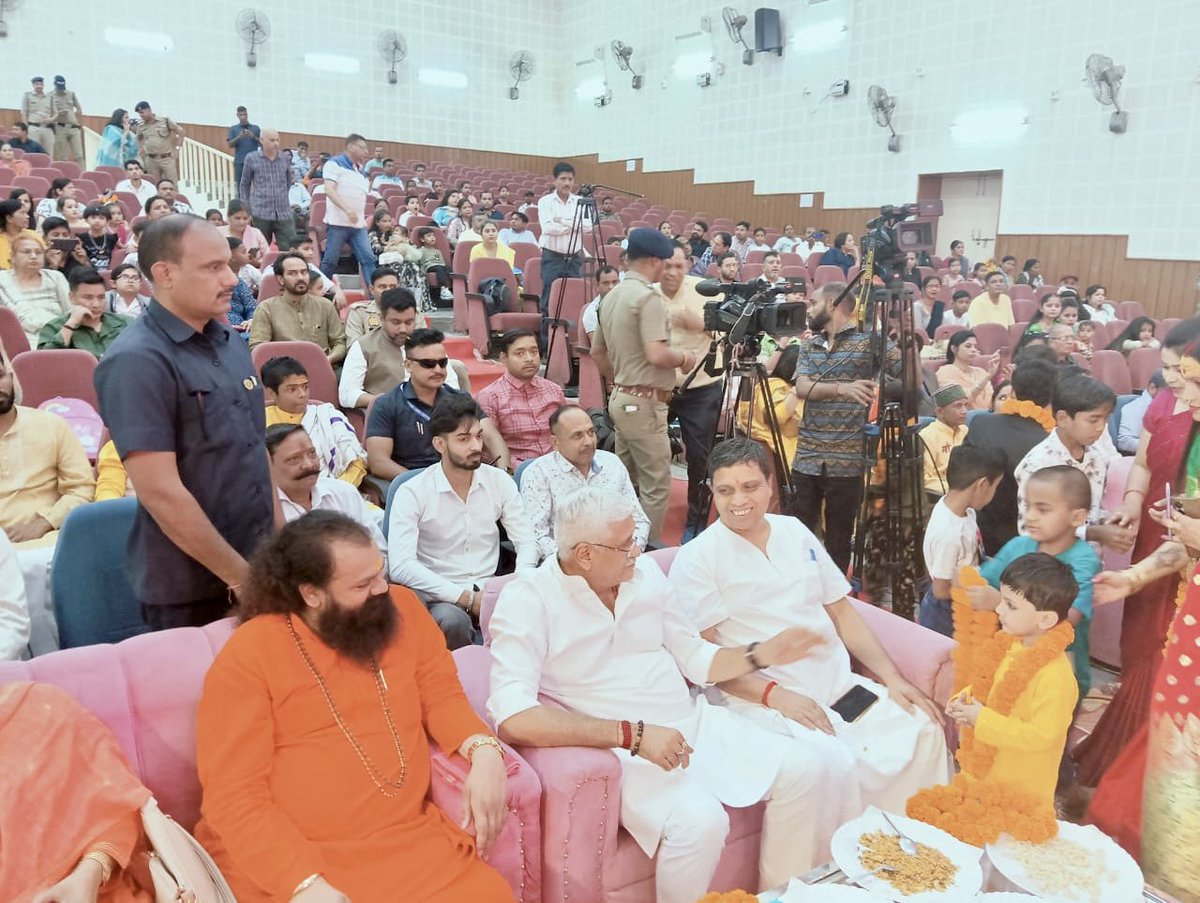 #सनातन शक्ति है सात्विकता की, सनातन संवाहक है मानवता का और सनातन परंपरा है मानवीय मूल्यों का, सनातन रक्षक परिषद द्वारा सनातन संस्कृति को गौरव प्रदान करने हेतु आयोजित सांस्कृतिक कार्यक्रम में माननीय केंद्रीय संस्कृति मंत्री श्री गजेंद्र शेखावत जी <a href="/gssjodhpur/">Gajendra Singh Shekhawat</a> के साथ सहभागिता की।