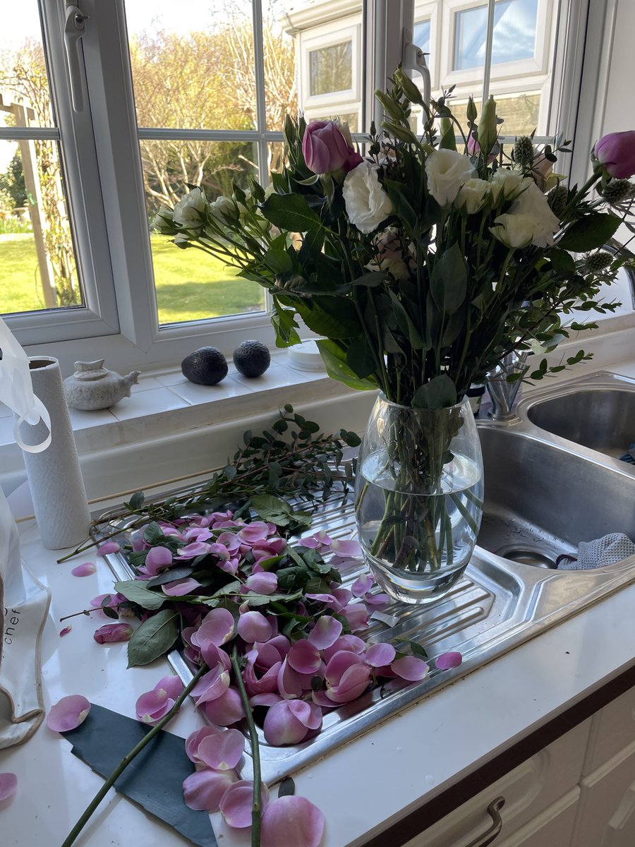 ⁦<a href="/marksandspencer/">M&S</a>⁩ you do not expect this from a £35 bouquet within two hours of purchase.  Especially when it was a Mother’s Day gift.