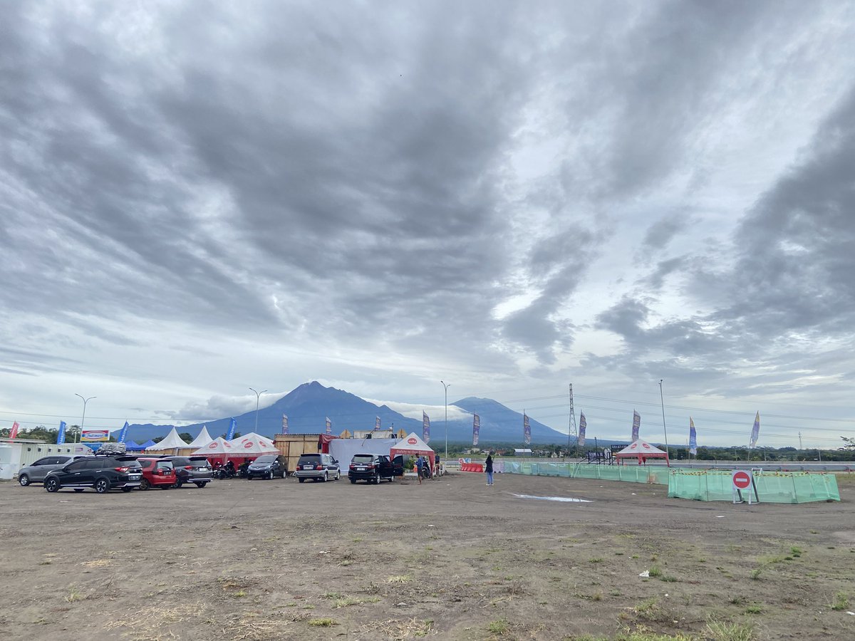 Bakal jadi salah satu rest area dgn view terbaik, Gn Merapi Merbabu, Tol Solo Jogja