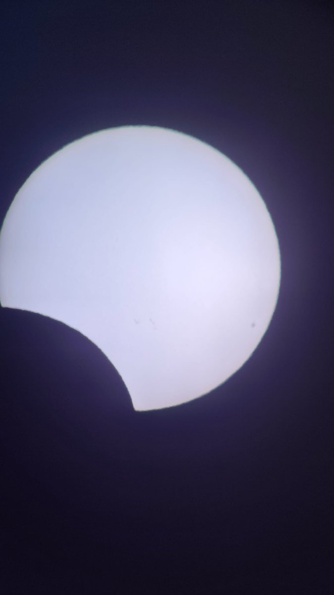 Imatges de l’observació de l’eclipsi parcial de Sol des de Sant Joan, Mallorca