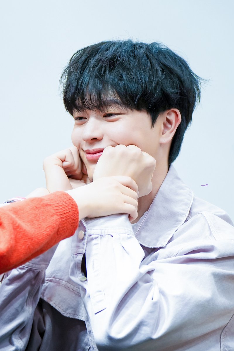 250118  시그팬싸
부힛
.
.
#성재 #육성재 #비투비 #BTOB