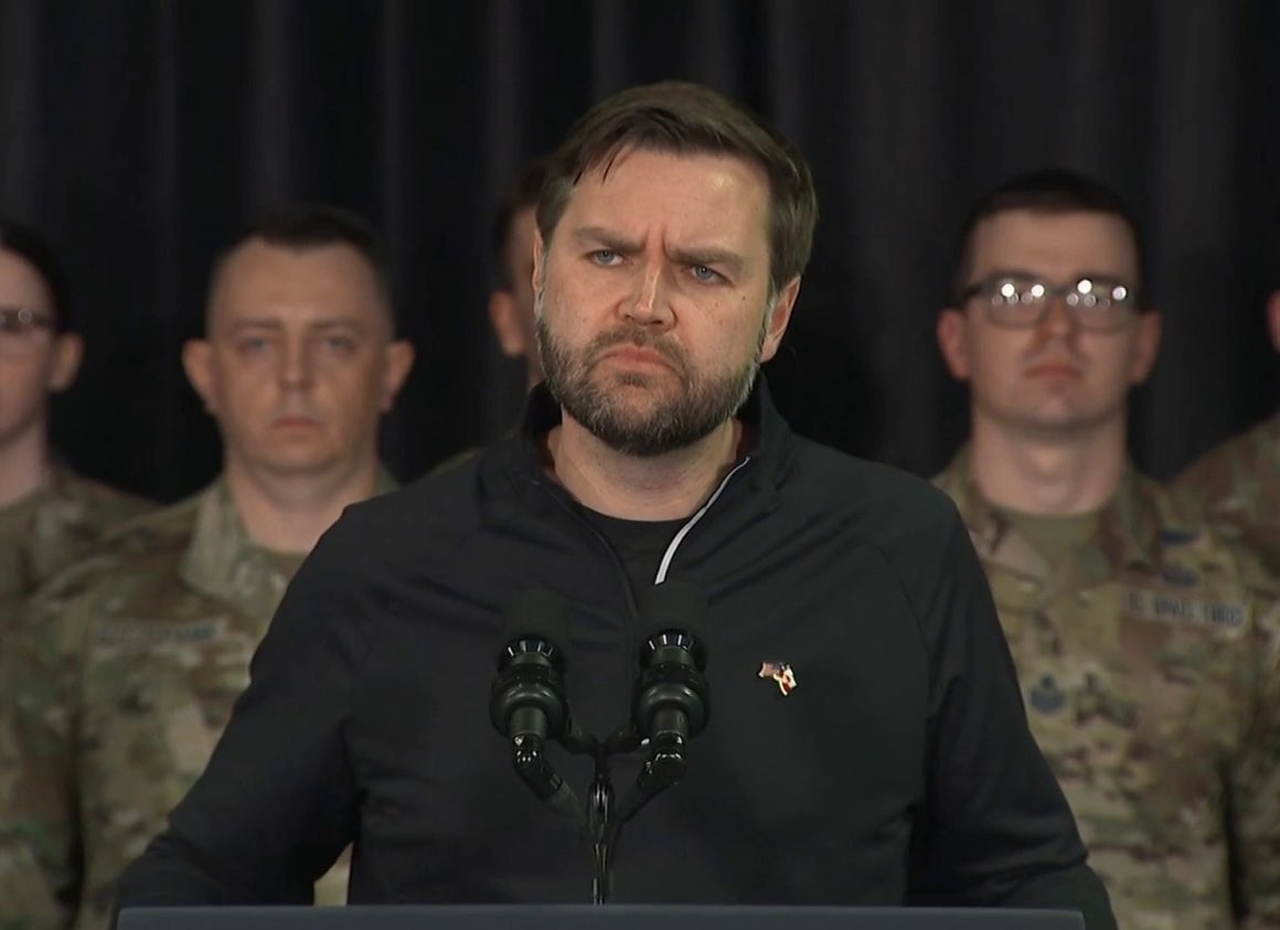 Zelenskyy: No suit because someone invaded his country 
Vance: No suit because he wants to invade someone‘s country