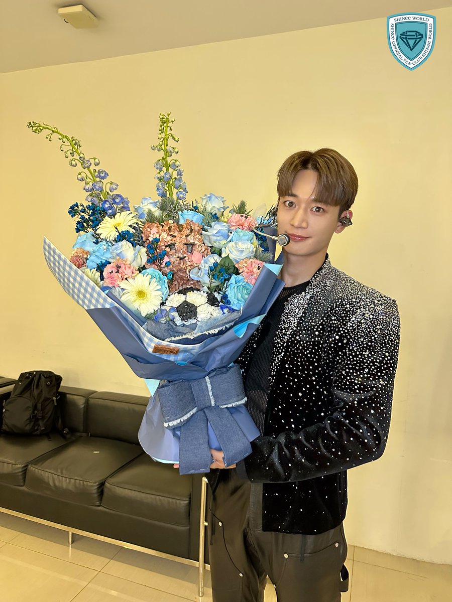PH Choi Minho (@phchoiminho) on Twitter photo β§.* πΏπΌππΌππππ & πππΎπΎππ ππππππΏ π½ππππππ
This beautiful bouquet was made and sponsored by the very talented <a href="/eryelrv/">Arielle</a>! It was also posted on Minho's IG story, and he took a photo with it.
Thank you again, Arielle! β§.* πΏπΌππΌππππ & πππΎπΎππ ππππππΏ π½ππππππ
This beautiful bouquet was made and sponsored by the very talented <a href="/eryelrv/">Arielle</a>! It was also posted on Minho's IG story, and he took a photo with it.
Thank you again, Arielle!