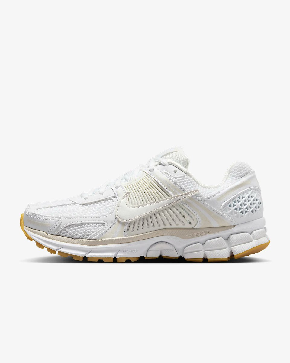snkr_twitr's tweet image. AD: WMNS Nike Zoom Vomero 5 'White/Phantom'

Shop -&amp;gt; mavely.app.link/e/mnX00lEg8Rb