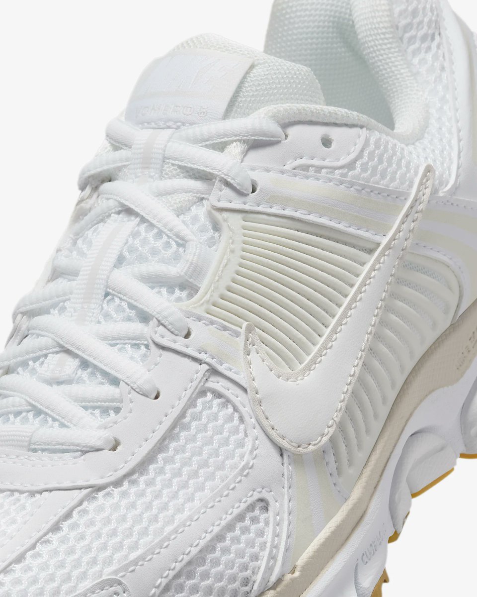 snkr_twitr's tweet image. AD: WMNS Nike Zoom Vomero 5 'White/Phantom'

Shop -&amp;gt; mavely.app.link/e/mnX00lEg8Rb