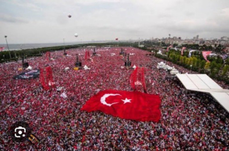 Laikhtn06's tweet photo. Helal olsun Özgürlükten Demokrasiden,Adaletten yana olanlara..!
Geliyoruz Zincirleri kıra kıra heyy..!
@ekrem_imamoglu 
Seni Cumhurbaşkanı yapacağız İmamoğlu
#maltepemitingi 
#Boykot https://t.co/gFMIoRpxoS