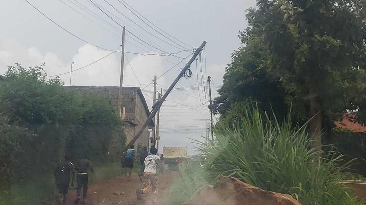 bonichamp's tweet photo. @KenyaPower @KenyaPower_Care Gachie, Sir George stage help out https://t.co/8WEeciogo6