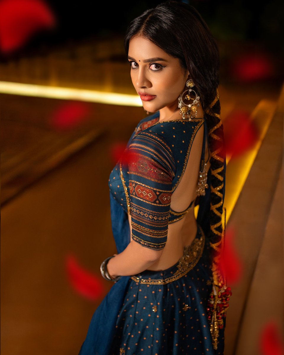 actresswall's tweet photo. Blackberry 
#nabhanatesh #SandalwoodBeauty #CelebStyle #ActressGoals #Glamorous #MovieStar #RedCarpetLook
#DeepikaPadukone #AliaBhatt
#PriyankaChopra #KatrinaKaif
#AnushkaSharma #KareenaKapoor
#ShraddhaKapoor #KiaraAdvani
#JanhviKapoor #SaraAliKhan
#DishaPatani #RashmikaMandanna https://t.co/2j85MINjEV