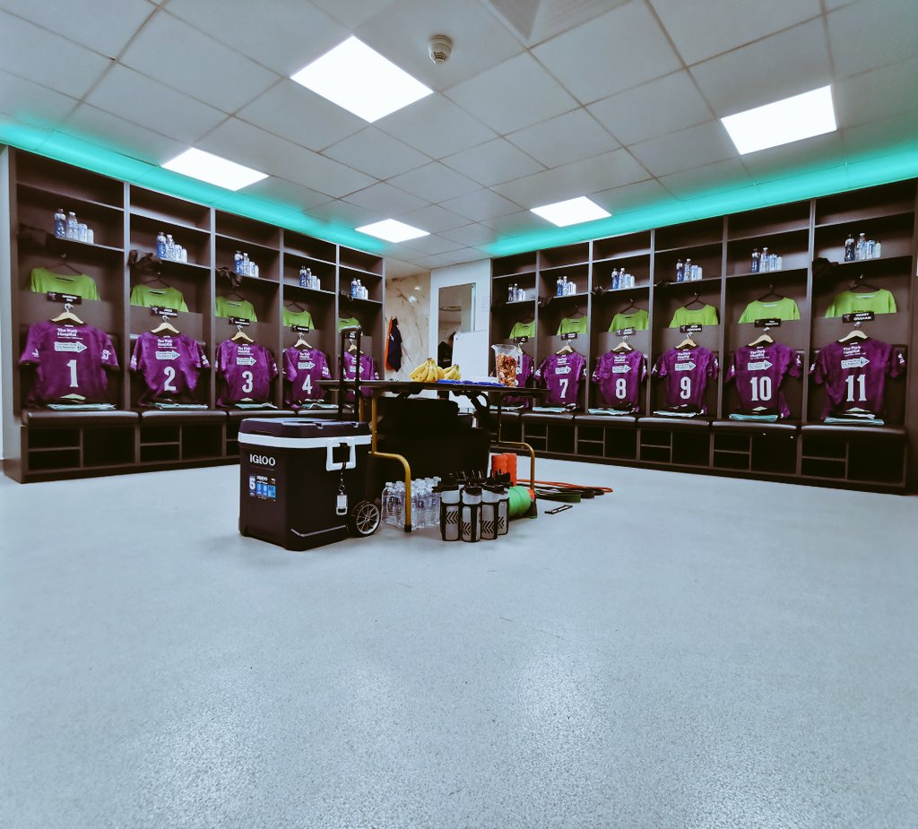 AndyHarrisonMBE's tweet photo. Beautiful day in North #London for a game of #Rugby.
All set up down at @ealingtfrugby ready for the arrival of the @NottinghamRugby boys
#Nottingham #Rugbyπ #COYA #Archers #ArchersRugby #Kitman #KitmanLife https://t.co/du6wjfXwfv
