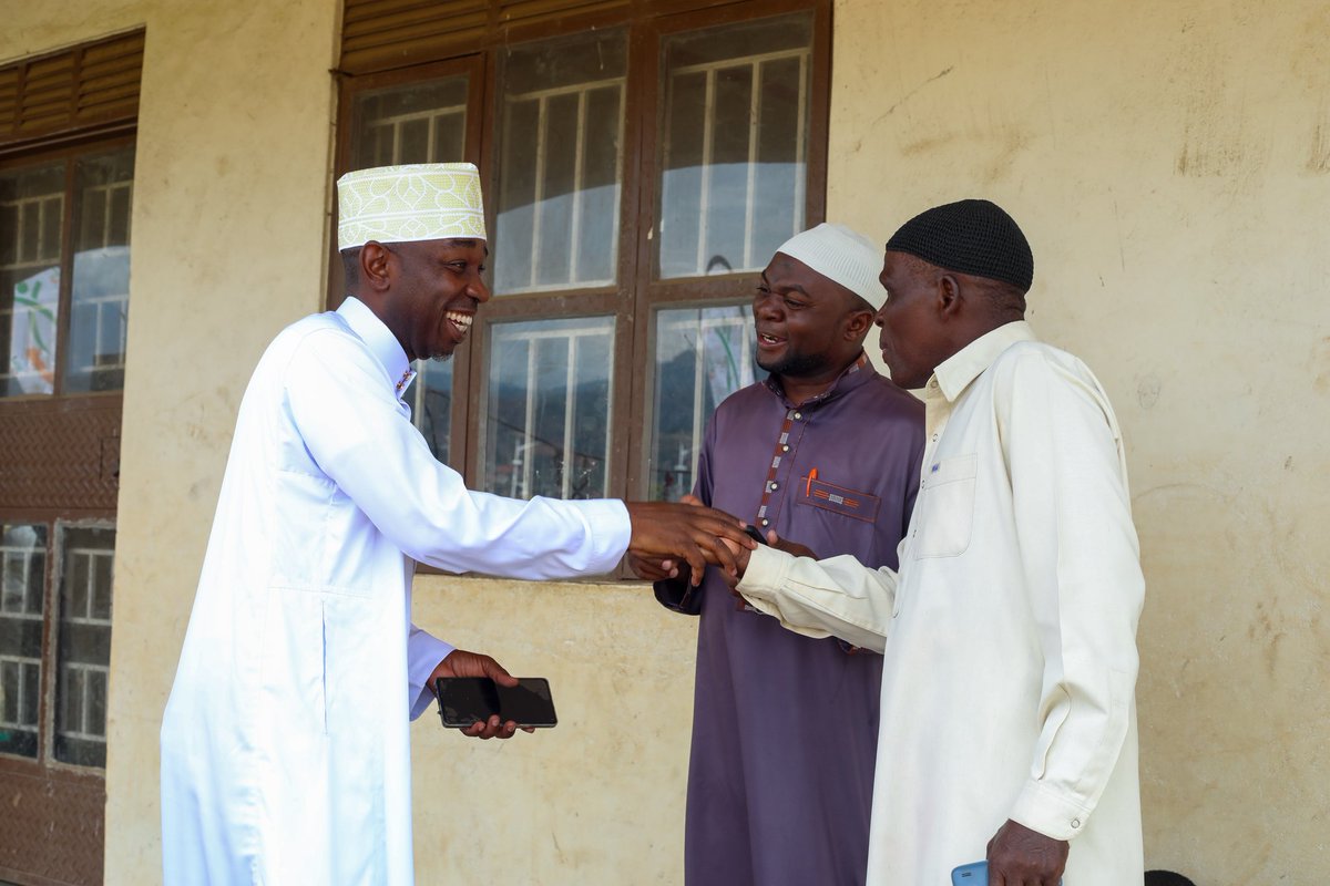 Kithulha_Care's tweet photo. We had a truly heartwarming and humbling experience yesterday as we handed over 2.6 tons of Rice to our Muslim brothers &amp; sisters in Kasese Municipality who will be celebrating Eid El-fitr to mark the end of the Holy month of Ramathan. 

#KithulhaCares
#Ramathan2025
#EidMubarak https://t.co/IQH4J3q5Y7