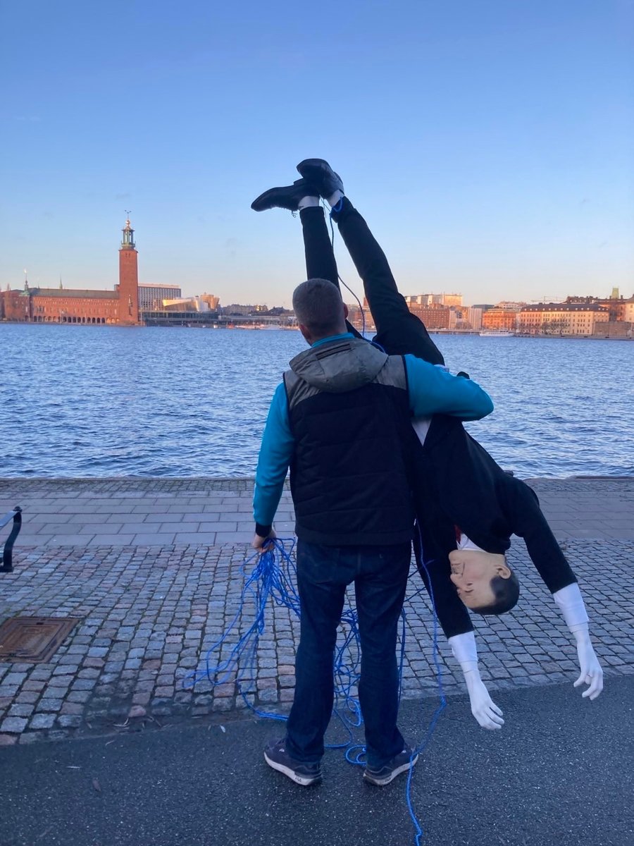 Återigen: Joakim Medin har aldrig varit medlem i Rojavakommittéerna och hade inget med vår aktion att göra. Den planerades och genomfördes helt och hållet av oss.