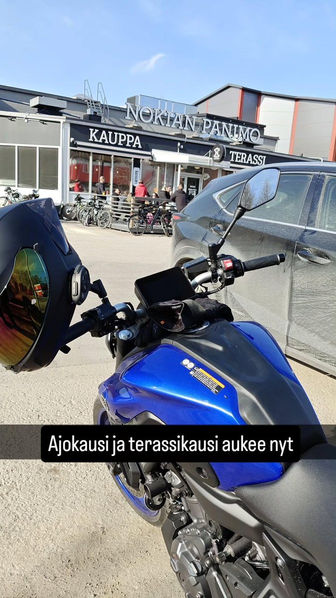 Riskybisketti's tweet photo. Kesän ja kärpästen metsästys alkaa ny https://t.co/RhldFhEvua