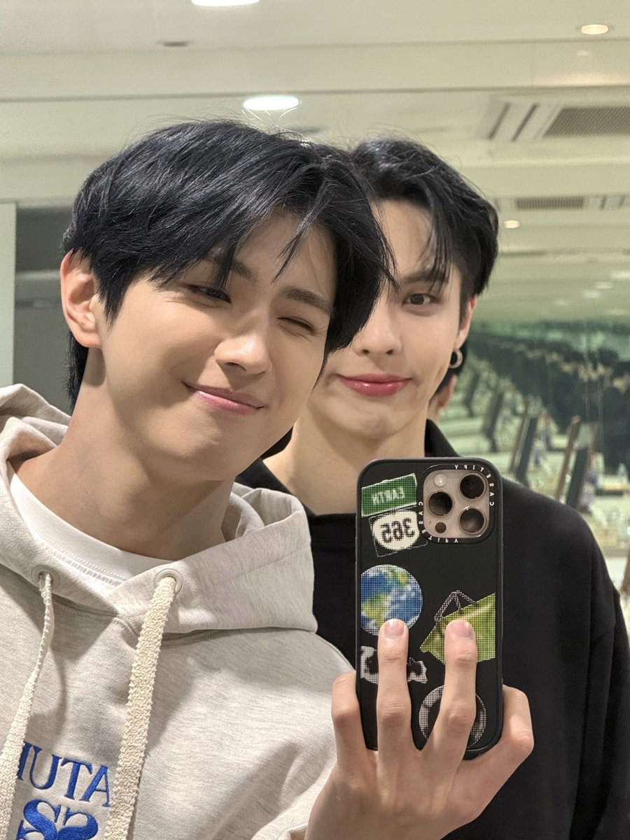 CIX_twt's tweet image. 콘서트 응원 감사했어요❤️❤️
내일도 파이팅 할게요 ㅎㅎ❤️❤️

#CIX #FIX #용희 #김용희 #ヨンヒ #yonghee