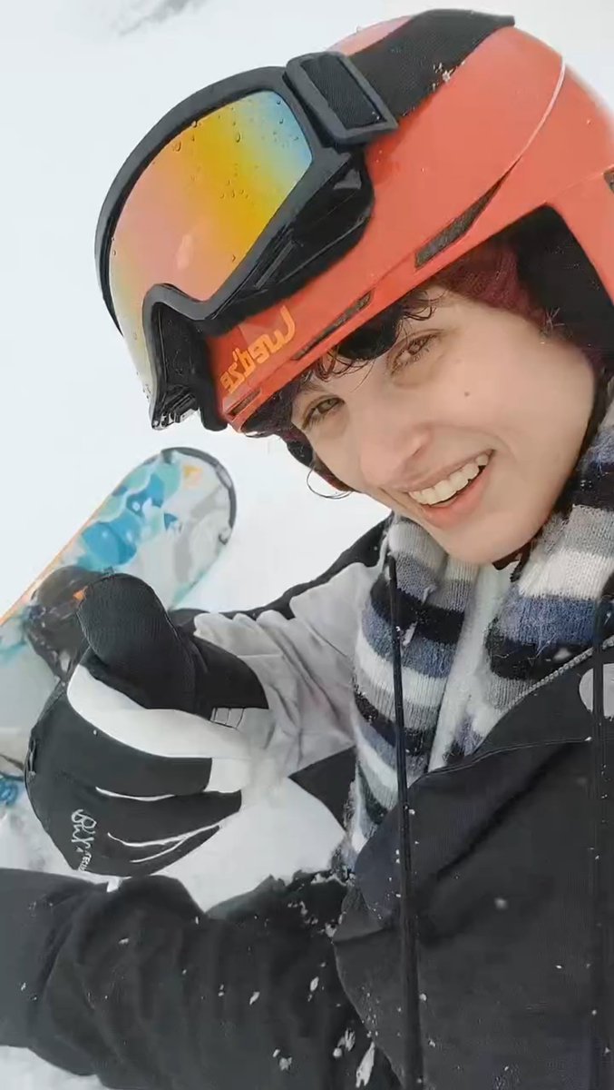 Je fais du snow avec mes meilleurs potes ✨️

J'attends vos offrandes que je defonce un repas après ma descente pendant que tu travail.