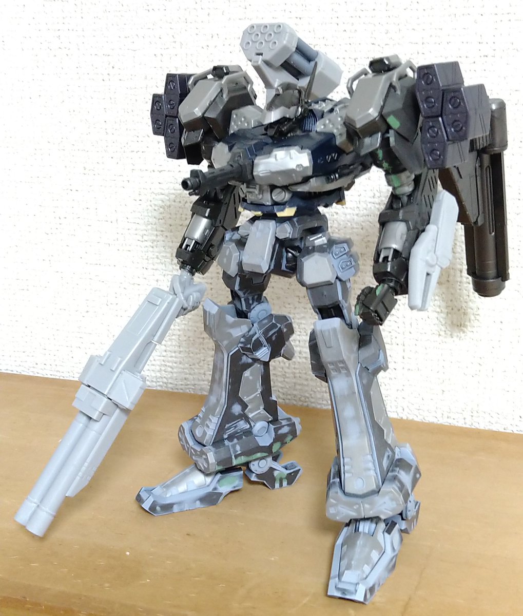 ikimonoski's tweet image. クレスト白兵戦型。

クレスト製パーツ、AC3時点での縛りのアセンブリ。見えにくいが左肩はデルタに付属のチェーンガン。

ショットガンが重い…