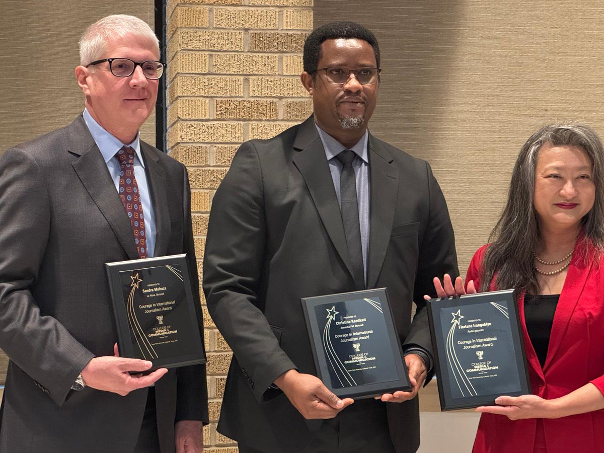 Mes sincères félicitations à <a href="/niyalex1/">Niyungeko Alexandre</a>,Christine Kamikazi,Floriane Irangabiye et Sandra Muhoza pour le prix du courage en journalisme décerné par le College of Media&amp;Communication basé aux États-Unis.Petit à petit,le courage des journalistes bdais est reconnu à travers le monde.