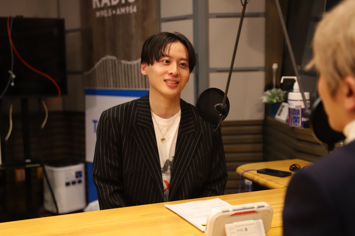 radio_talkabout's tweet photo. 🎪🎩#トークアバウト 生放送中💋🪄

#工藤大輝 「#Nissy は遂に台本を入手しました」📖🕊
👉 https://t.co/TCObHhSG2F

#Da_iCE #工藤大輝 #TBSラジオ https://t.co/e46ODmMh6R